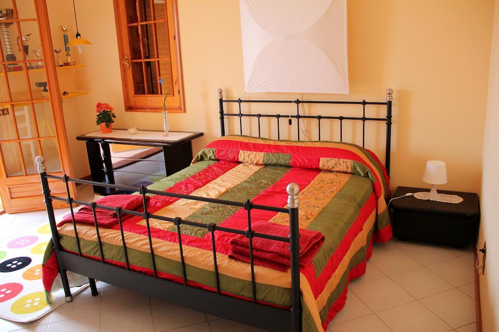 La Casa Di Jo Bed & Breakfast Vittoria Cameră foto
